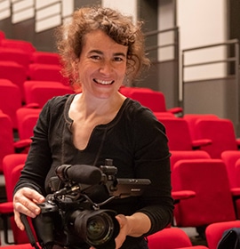 Julie DAUBIÉ vidéaste : capsules vidéos, films institutionnels, reportages, captations de spectacles Rhône et Genevois.
