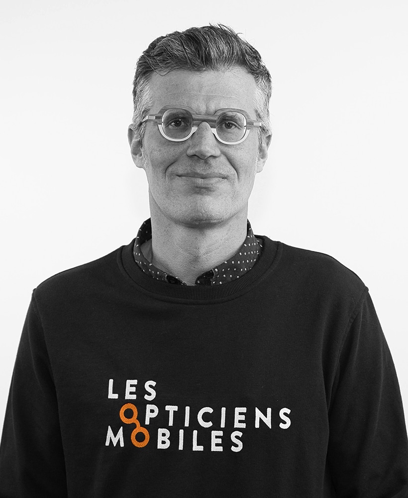 Julien DESCHAMPS, opticien à domicile avec Les Opticiens Mobiles